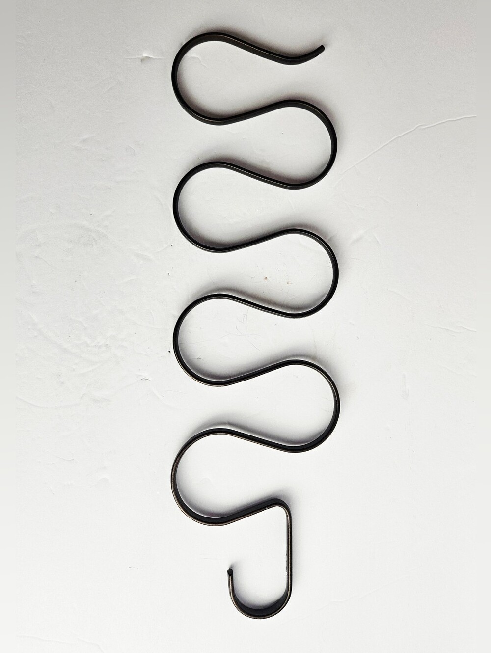 Serpentine Scarf Hanger - Bronze Finish Metal Closet Organizer for Ties, Belts,